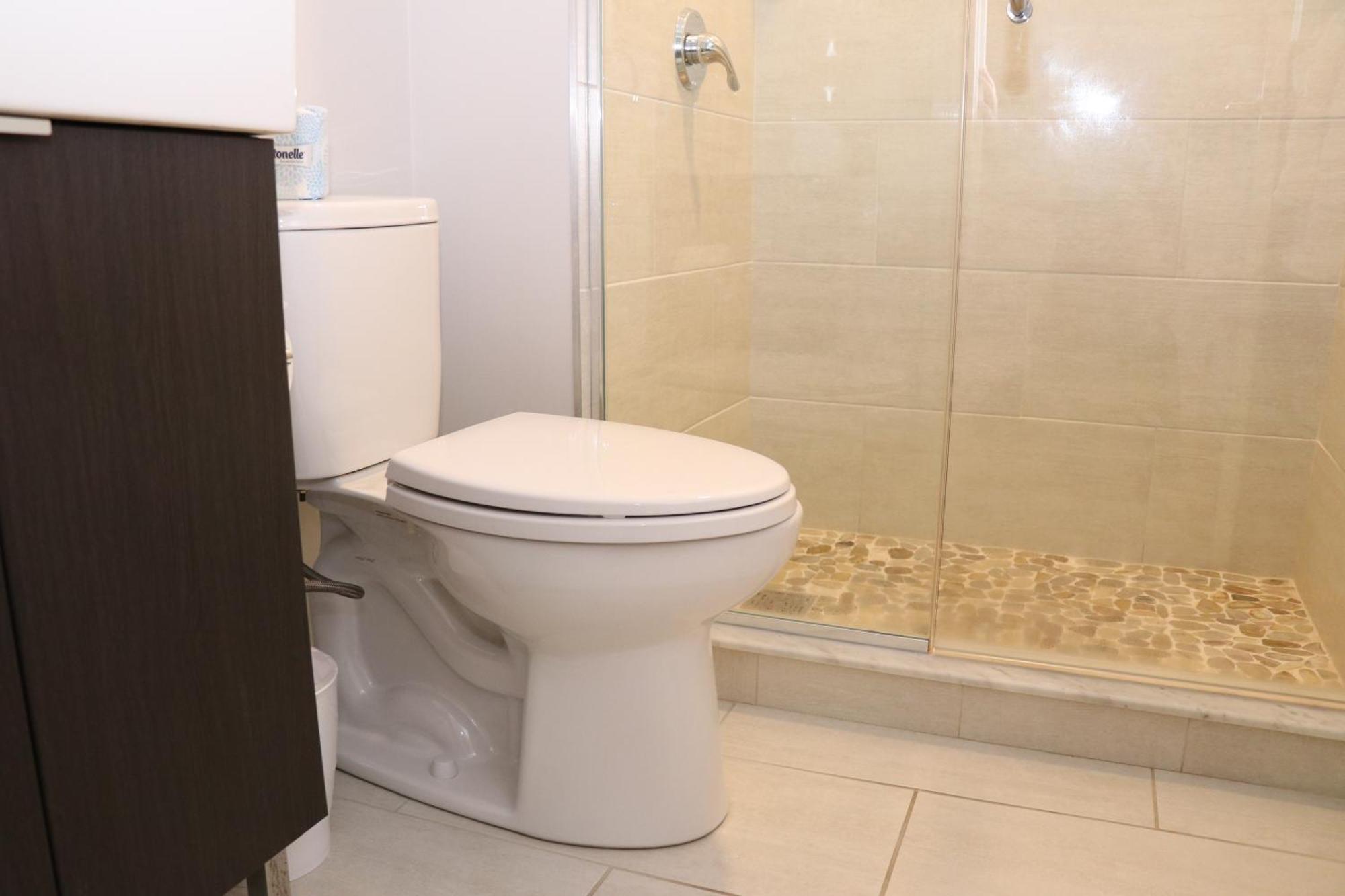 A Stylish Stay W/ A Queen Bed, Heated Floors.. #34 Brookline Ngoại thất bức ảnh